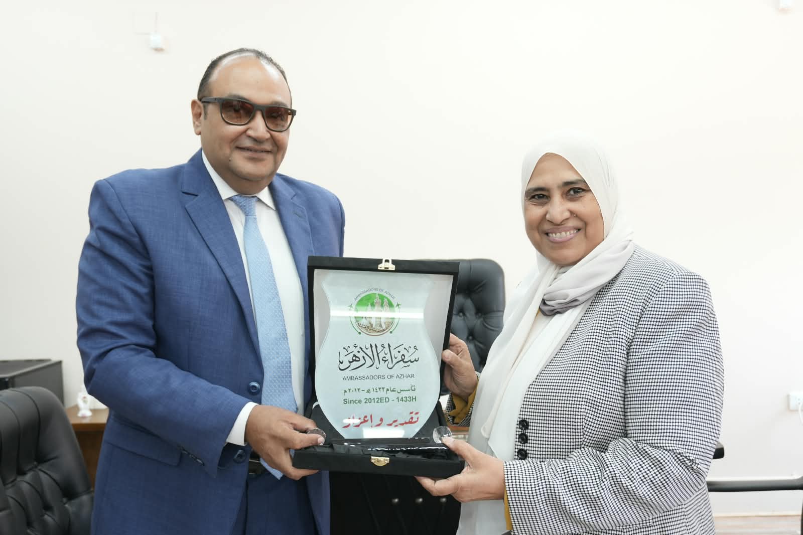 مشروع «سفراء الأزهر» يكرّم الأستاذة الدكتورة إلهام عبدالرازق تقديرًا لجهودها ودعمها للأنشطة التدريبية