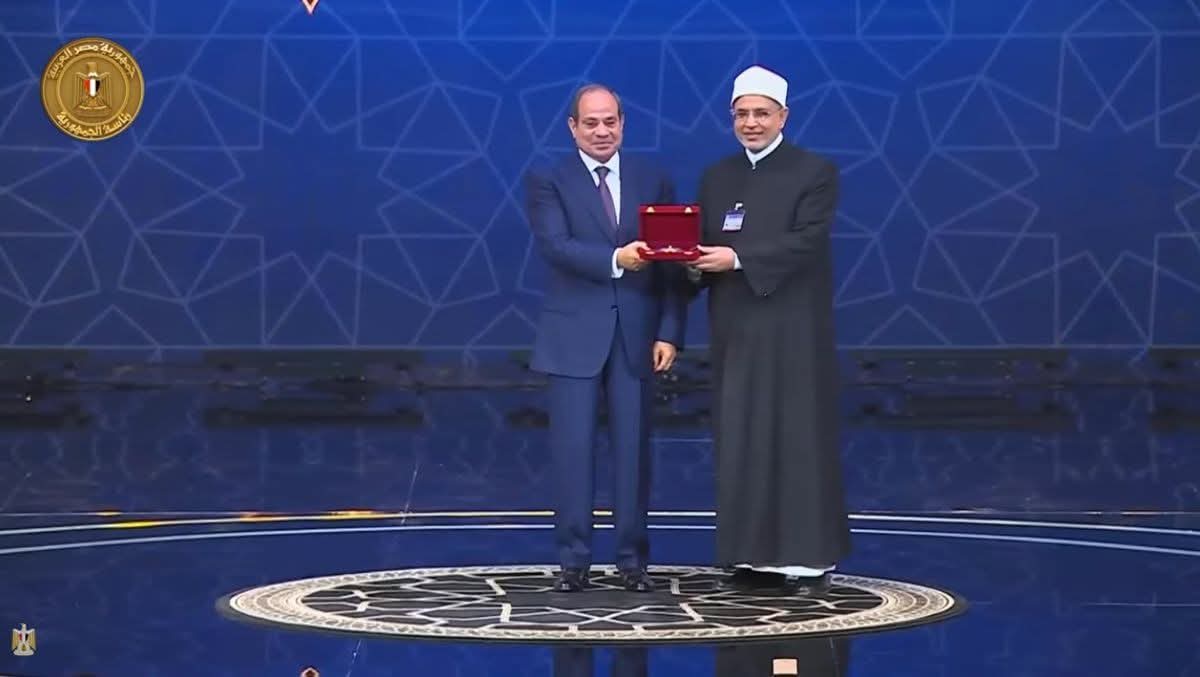 رئيس “خريجي الأزهر” يهنئ أ.د. سلامة داود لحصوله على وسام العلوم والفنون من الطبقة الأولى من فخامة السيد الرئيس عبد الفتاح السيسي رئيس الجمهورية